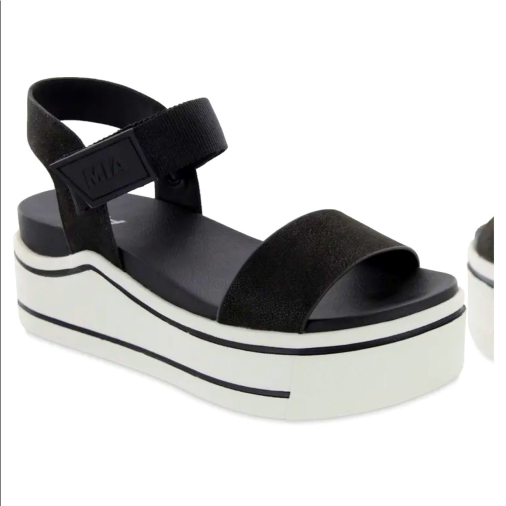 ~Worn once~ MIA Odelia Platform Sandal